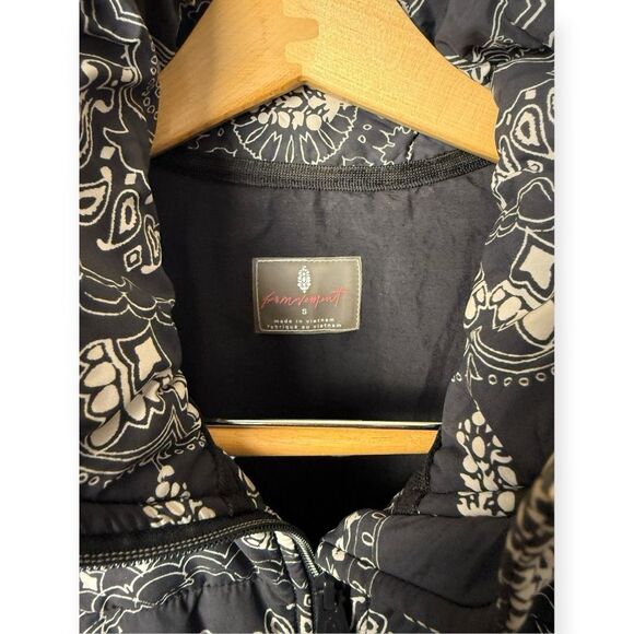 Free People Pippa Packable Bandana Puffer Jacket Coat - Picture 2 of 7